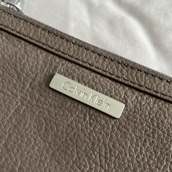 Calvin Klein Leather Zip Wristlet - Taupe - Picture 5 of 10